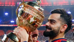 விராட் கோலி இதுவரை எத்தனை கோப்பைகளை வென்றுள்ளார்? ஆர்சிபி வெற்றியால் உயர்ந்த எண்ணிக்கை