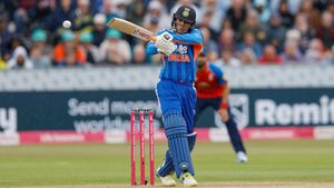 IND vs ENG: சிக்சர்களில் சதம்! மீண்டும் இந்திய அணியை காப்பாற்றிய அபிஷேக் சர்மா..பவர்பிளேவில் பட்டாசு
