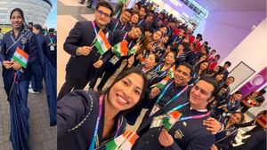 காமன்வெல்த் போட்டிகள் தொடக்கவிழா 2026.. இந்திய தேசிய கொடியை ஏந்திச் சென்ற மீராபாய் சானு