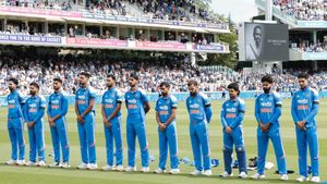 IND vs ENG: இரு அணி வீரர்களும் கருப்பு பேட்ஜ் அணிந்து விளையாடுவது ஏன்?