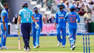 இந்த பவுலிங்கை வைத்து 2027 உலககோப்பையை எல்லாம் இந்திய அணியால் வெல்ல முடியாது.. புஜாரா சாடல்