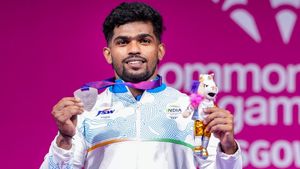 காமன்வெல்த் போட்டி: பளுதூக்கும் பிரிவில் தமிழக வீரர் முத்துப்பாண்டி ராஜா வெள்ளி வென்று சாதனை