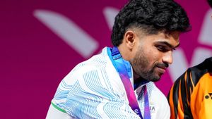 CWG 2026: பளுதூக்குதலில் ஒட்டுமொத்த நாட்டிற்கும் பெருமை சேர்த்த தமிழக வீரர்.. யார் இந்த முத்துப்பாண்டி?