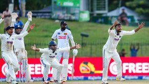 IND vs SL: நைட் வாட்ச்மேன் கூட காலி.. 8 ரன்னில் 2 விக்கெட் இழந்த இலங்கை.. இந்தியா அபாரம்