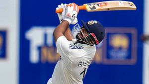 IND vs SL: ரிஷப் பண்ட் அடித்த இமாலய சிக்சர்.. மைதானத்தை தாண்டி தெருவில் விழுந்த பந்து