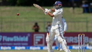 IND vs SL: ரிஷப் பண்ட் மைதானத்திற்கு வெளியே சிக்சர் அடித்து அபாரம்.. தொடர்ந்து 2வது முறை