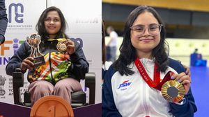 ஆசிய பாரா போட்டியில் ஒரே ஆட்டத்தில் இந்தியாவுக்கு தங்கம் மற்றும் வெள்ளி.. சாதித்த மோனா, அவனி
