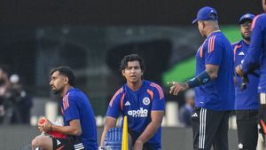 IND vs WI: பிளேயிங் 11இல் வைபவ் சூர்யவன்ஷி ஆடினால் யார் நீக்கப்படுவார்? மயங்க் நீக்கப்பட வாய்ப்பு
