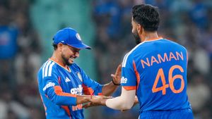 IND vs NZ: குல்தீப் யாதவை நீக்கியது தவறு.. முட்டாள் தனமான முடிவு.. அஸ்வின் கடும் விமர்சனம்