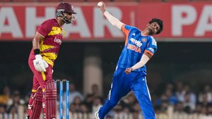IND vs WI: கம்பீரின் செல்லப்பிள்ளை பந்துவீச்சில் செய்த தவறு.. வெற்றி பெற உடனே சரி செய்யனும்- ஜாபர்