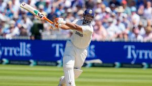 IND vs ENG 3rd Test: Rishabh Pant Makes History, Breaks MS Dhoni's Record Despite Being Injured