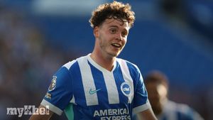 Maxim De Cuyper Eager To Forge Strong Partnership With Kaoru Mitoma At Brighton This Season