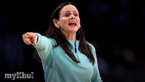 Brondello Commends New York Liberty's Versatility Following Narrow Victory Over Sparks
