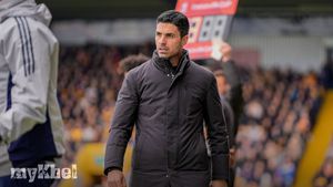 Arsenal Playing Style Criticism Defended By Rooney