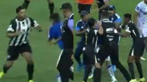 23 Red Cards in Brazil! Cruzeiro vs Atletico Mineiro turns into a Mass Fight as Footballers throw Kicks, Punches!