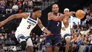 Kawhi Leonard Fuels Clippers Playoff Push As They Move Above .500