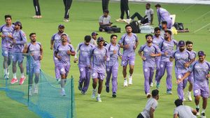 MI vs KKR Pitch Report Today: Mumbai Weather, Dew Factor, Toss Importance, Predicted Lineups