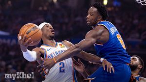 Shai Gilgeous-Alexander's Late Flurry Helps Thunder Edge Knicks