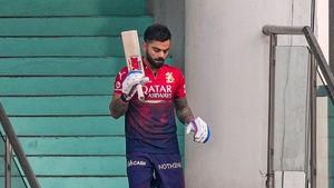 Virat Kohli Returns to Bengaluru Ahead of IPL 2026, Airport Video Goes Viral