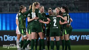 Wolfsburg Fight For Every Metre In 1-0 Win Over Lyon In Women's Champions League Quarter-final First Leg