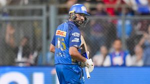 IPL 2026: റണ്‍ചേസിന് മുമ്പ് തടഞ്ഞ് അംപയര്‍, കലികയറി രോഹിത് !! സംഭവമിങ്ങനെ, വീഡിയോ