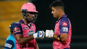 IPL 2026:സഞ്ജുവിന്റെ പകരക്കാരനായി റിയാൻ പരാ​ഗ് വന്നത് വെറുതെയല്ല,വിവാദങ്ങൾക്ക് വിരമമിട്ട് സം​ഗക്കാരയുടെ മറുപടി