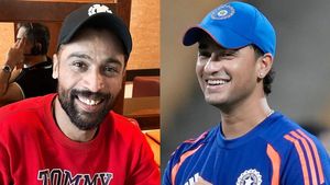 പാകിസ്താനും അഭിഷേക് ശര്‍മ!! അവന്‍ മിടുക്കന്‍, 20കാരനെ പൊക്കിയടിച്ച് ആമിര്‍