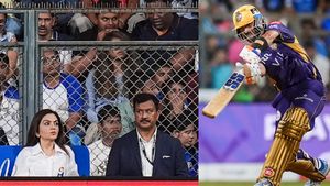 നിതാ അംബാനി ഫോണെടുത്തു, അടുത്ത ബോളില്‍ രഹാനെ ഔട്ട്!! ഇതെങ്ങനെ? വീഡിയോ വൈറല്‍