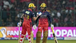 IPL 2026: സിഎസ്കെയ്ക്ക് മുന്നറിയിപ്പുമായി കോഹ്‍ലി; കരിയറിന്റെ ടോപ്പിൽ എന്ന് നായകൻ, ആർസിബിക്ക് കോളടിച്ചു!