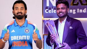 Naman Awards: സഞ്ജുവിനെ വേദിയിലേക്ക് വിളിച്ചു, രാഹുല്‍ ചെയ്തതിങ്ങനെ!! കൈയടിച്ച് ഫാന്‍സ്; വീഡിയോ