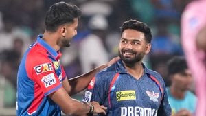 IPL 2026:  ലഖ്‌നൗവില്‍ ഡിസിക്കു ടോസ്, എല്‍എസ്ജിക്ക് ആദ്യം ബാറ്റിങ്