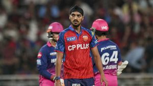 IPL 2026: അടി ചോദിച്ചുകൊണ്ടിരുന്നാൽ വാലറ്റക്കാർ വരെ തല്ലിയിട്ട് പോകും! അർഷദീപിനെതിരെ വിമർശനവുമായി വീരു