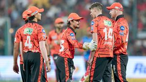 IPL 2026: ഡിസിക്ക് ടോസ്, എസ്ആര്‍എച്ചിനെ ബാറ്റിങിന് അയച്ചു