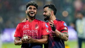 Abhinandan Singh: కలెక్టర్ కావాల్సినోడు.. క్రికెటర్ అయ్యాడు! ఎవరీ ఈ నయా ఆర్‌సీబీ పేసర్!