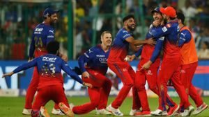 ఆర్సీబీ సోల్డ్ అవుట్- మైండ్ బ్లాక్ పేమెంట్