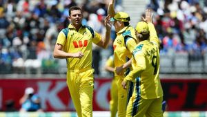 IPL 2026: ఆర్సీబీ, సన్‌రైజర్స్‌కు బిగ్ షాక్.. స్టార్ పేసర్లు దూరం!