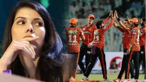 Kavya Maran: కావ్య పాపనా మజాకా.. ఫ్యాన్స్ కోసం రూ. 10 కోట్లు..!(వీడియో)