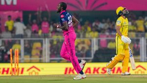 RR vs CSK: బుసలు కొట్టిన బంతి!