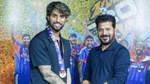 తిలక్ వర్మను సత్కరించిన సీఎం రేవంత్ రెడ్డి!