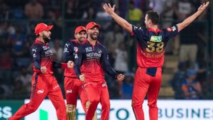 ఇదెక్కడి మాస్ ట్రోలింగ్ రా మావా: ఇంత బతుకు బతికి