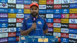 అతన్ని బకరా చేసేందుకే ఔటైనట్లు నటించా: రోహిత్ శర్మ (వీడియో)