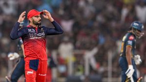 GT vs RCB: కోహ్లీ ఘోర తప్పిదం.. గుజరాత్‌ టైటాన్స్‌కు 5 పరుగులు!