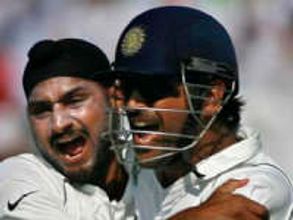 HM to reconsider Padma awards to Dhoni and Bhajji