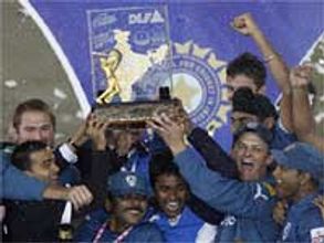 IPL: Gilly hails 'great team man' Symonds