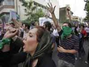 Iran: Footballers banned for protesting