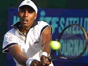 Prakash Amritraj advances in US challenger