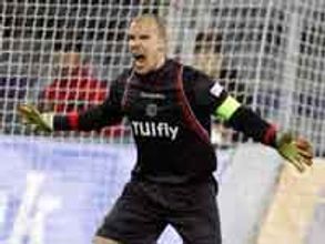 German goalie Robert Enke dies, suicide suspected