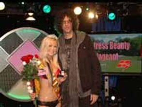 Jungers crowned Tiger Woods' 'Miss Mistress'