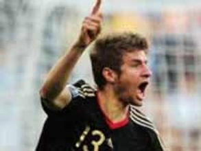 Mueller claims Golden Boot, best young player