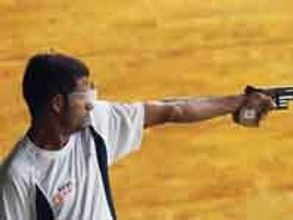 Vijay wins CWG gold in 25m rapid fire pistol event